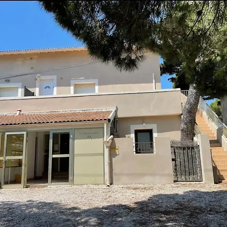 Les Pieds Dans L'eau Hyères