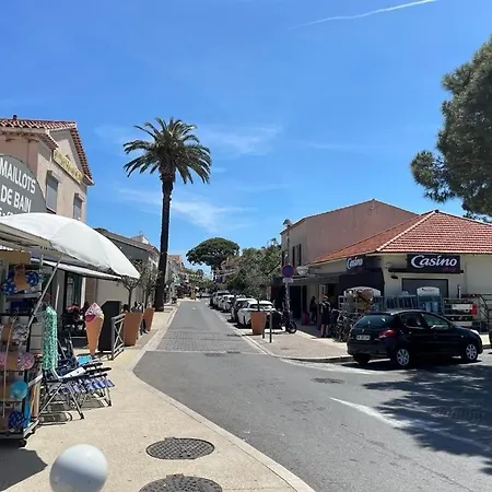 Les Pieds Dans L'eau Ιέρ